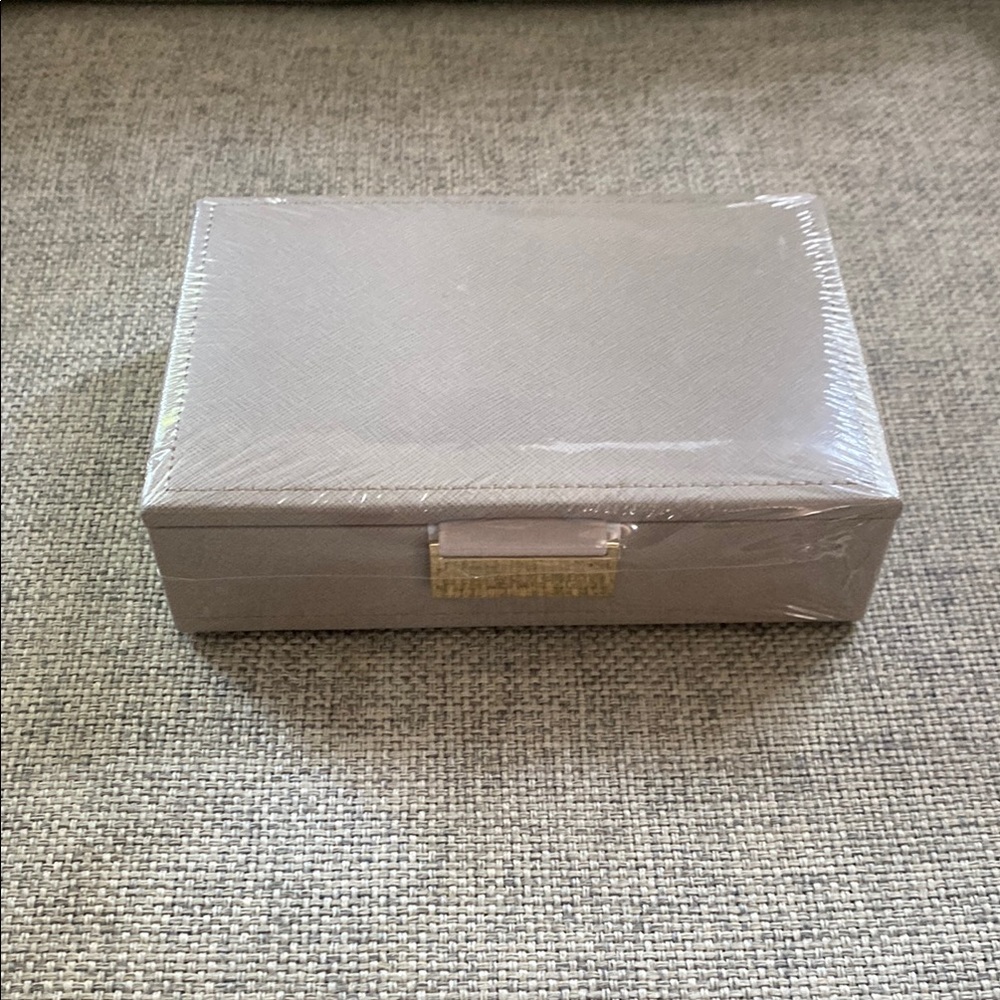 NWT Stackers Mini Lidded Taupe Box